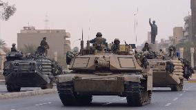 (8)Saddam's grip on Baghdad collapses